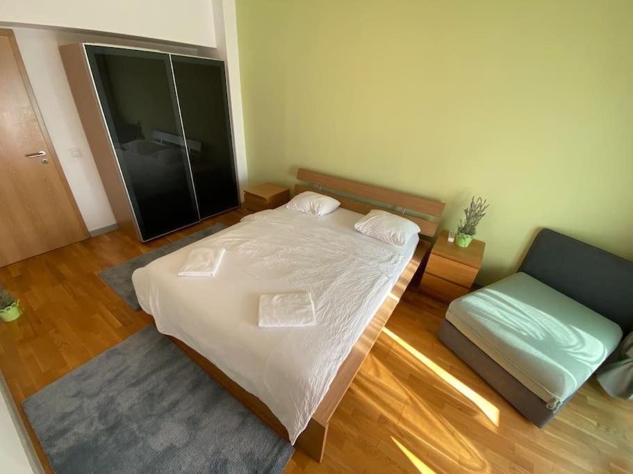 Green Apartment 214 With Private Parking Βουκουρέστι Εξωτερικό φωτογραφία